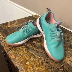 Clove Classic Pacific Palm Nursing shoes-Size 7